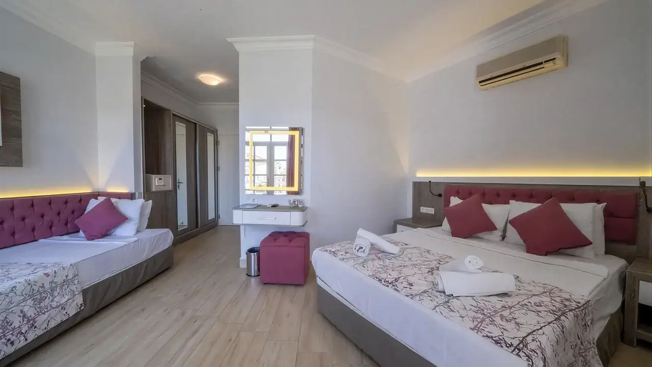 Nowoczesny pokój z łóżkami w Lykia Botanika Beach