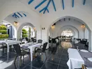 Restauracja w hotelu Lykia Botanika Beach z nakrytymi stołami