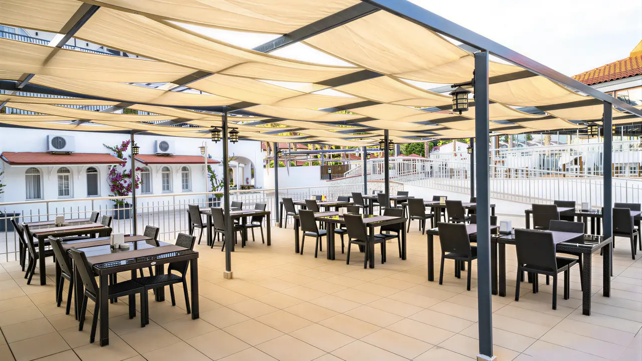 Restauracja na tarasie w Lykia Botanika Beach