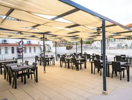 Restauracja na tarasie w Lykia Botanika Beach