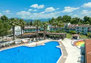Widok na kompleks i basen w Lykia Botanika Beach