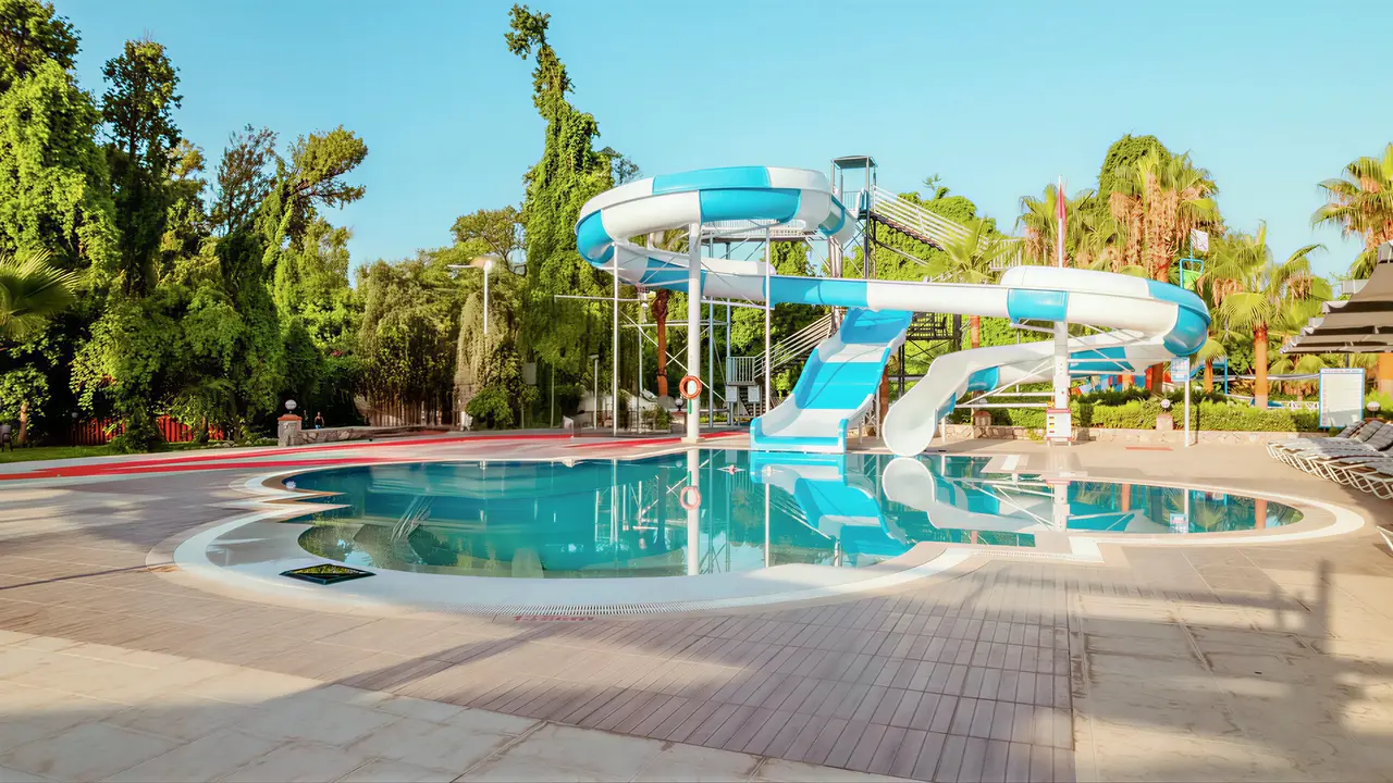 Zjeżdżalnie wodne w Lykia Botanika Beach