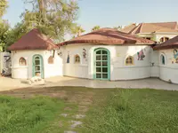 Kolorowy dziecięcy klub w Lykia Botanika Beach
