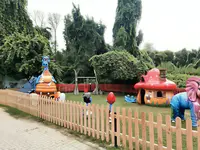 Kolorowy plac zabaw dla dzieci w Lykia Botanika Beach