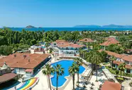 Widok na kompleks Lykia Botanika Beach z basenami