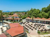 Scena i strefa wypoczynkowa w Lykia Botanika Beach