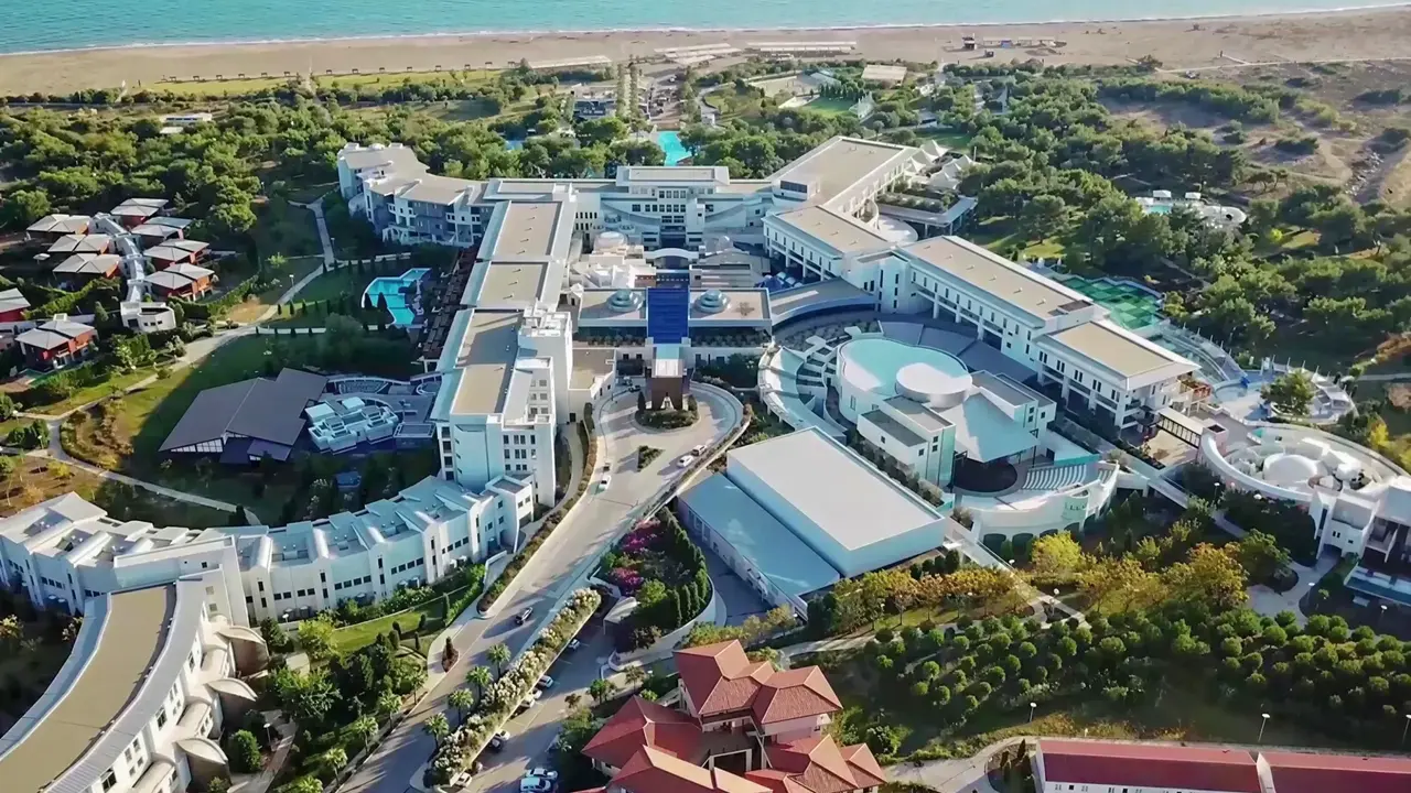 Widok z lotu ptaka na kompleks Lykia World Antalya & Links Golf