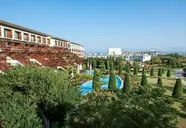 Widok na kompleks budynków i teren Lykia World Antalya & Links Golf