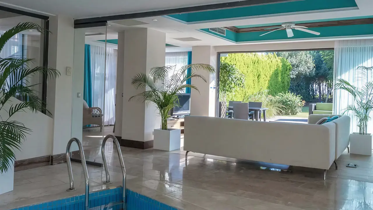 Prywatny basen i salon w Lykia World Antalya & Links Golf