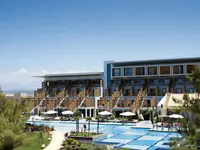 Widok na kompleks budynków i baseny Lykia World Antalya & Links Golf