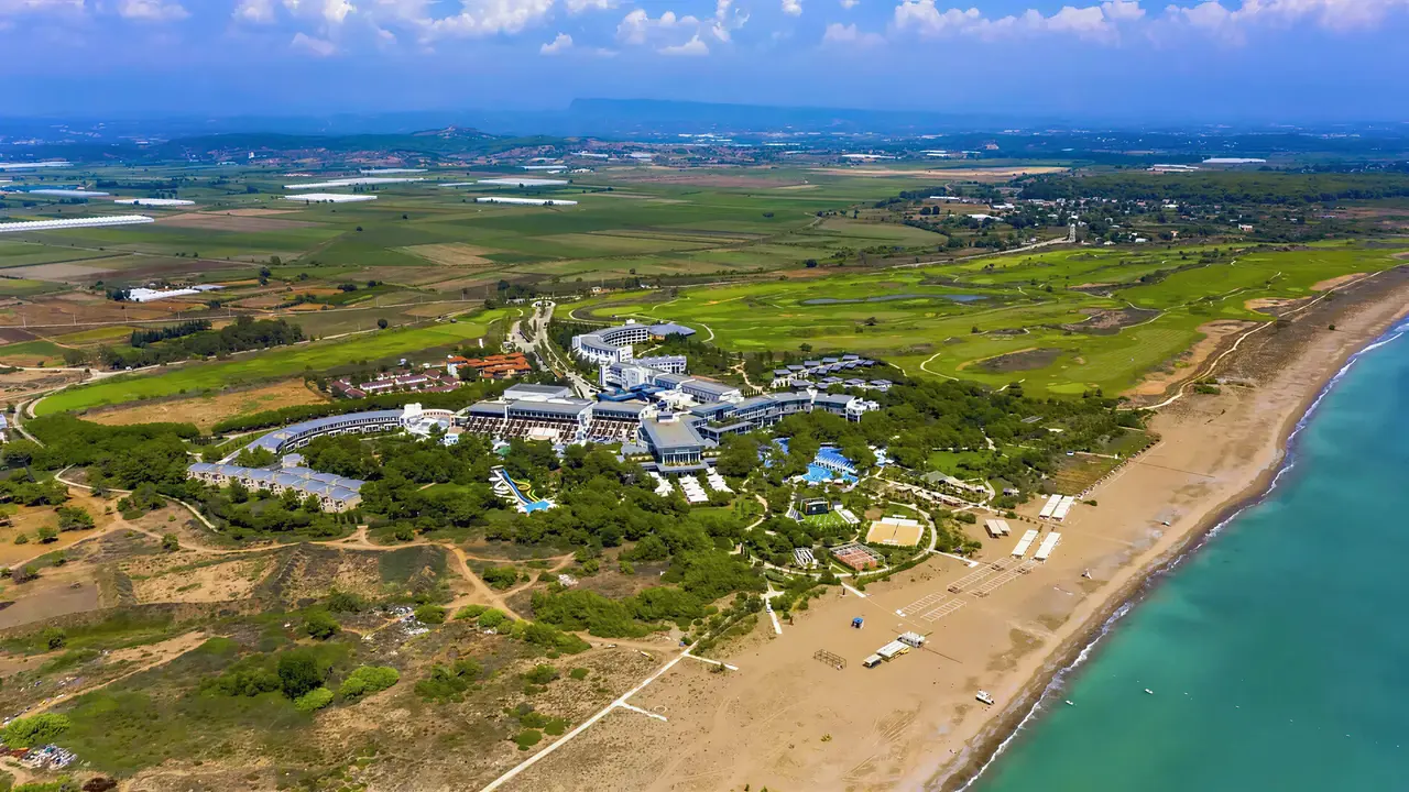 Widok z lotu ptaka na kompleks Lykia World Antalya & Links Golf