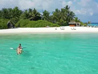 Osoby na kajakach w Makunudu Island