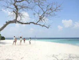 Gra w siatkówkę plażową w Malahini Kuda Bandos