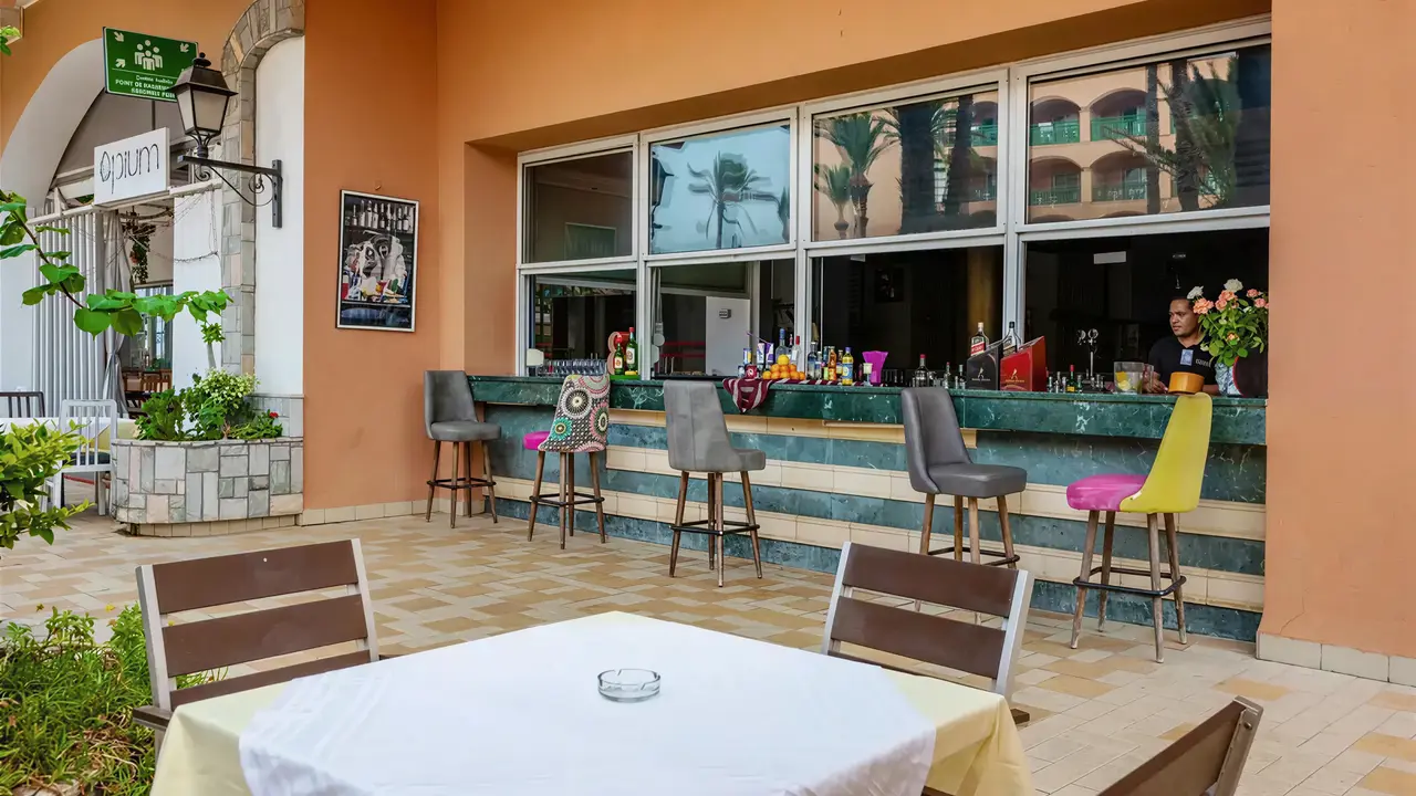 Bar na świeżym powietrzu w Marabout