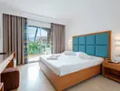 Nowoczesna sypialnia w hotelu Marabout