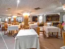 Restauracja w Marabout z nakrytymi stołami
