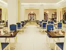 Restauracja w hotelu Marhaba Beach z nakrytymi stołami