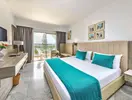Przytulna sypialnia w hotelu Marhaba Beach