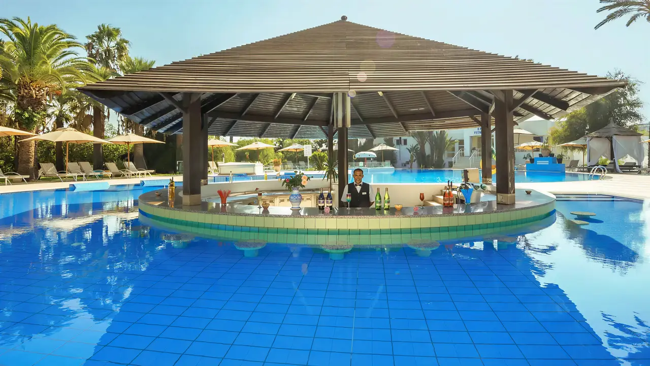 Basenowy bar w hotelu Marhaba Beach
