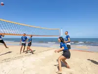 Gra w siatkówkę plażową w Marhaba Salem