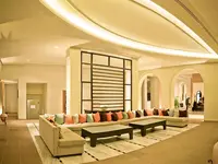 Wnętrze eleganckiego lobby w Marhaba Salem