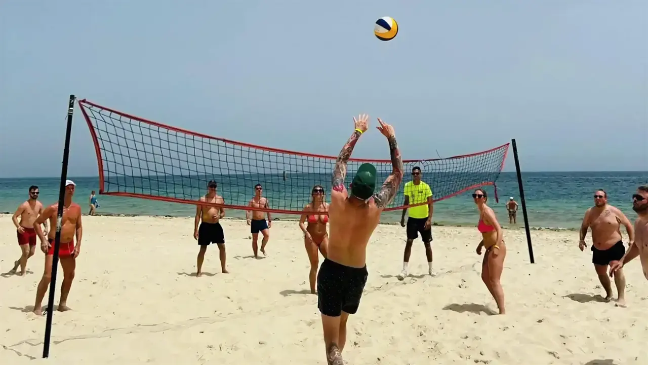 Gra w siatkówkę plażową w Marhaba Salem