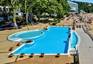 Widok na kompleks basenowy w Marina Sunny Day