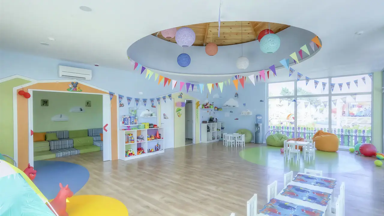 Kolorowy pokój dla dzieci w Maritim Paradise Blue Albena