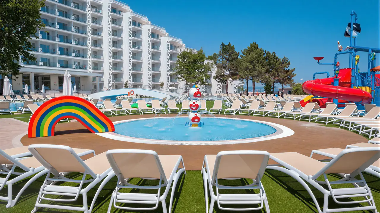 Zjeżdżalnie wodne i basen dla dzieci Maritim Paradise Blue Albena