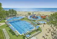 Widok na kompleks basenów w Maritim Paradise Blue Albena