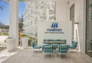 Elewacja i wejście do Maritim Paradise Blue Albena