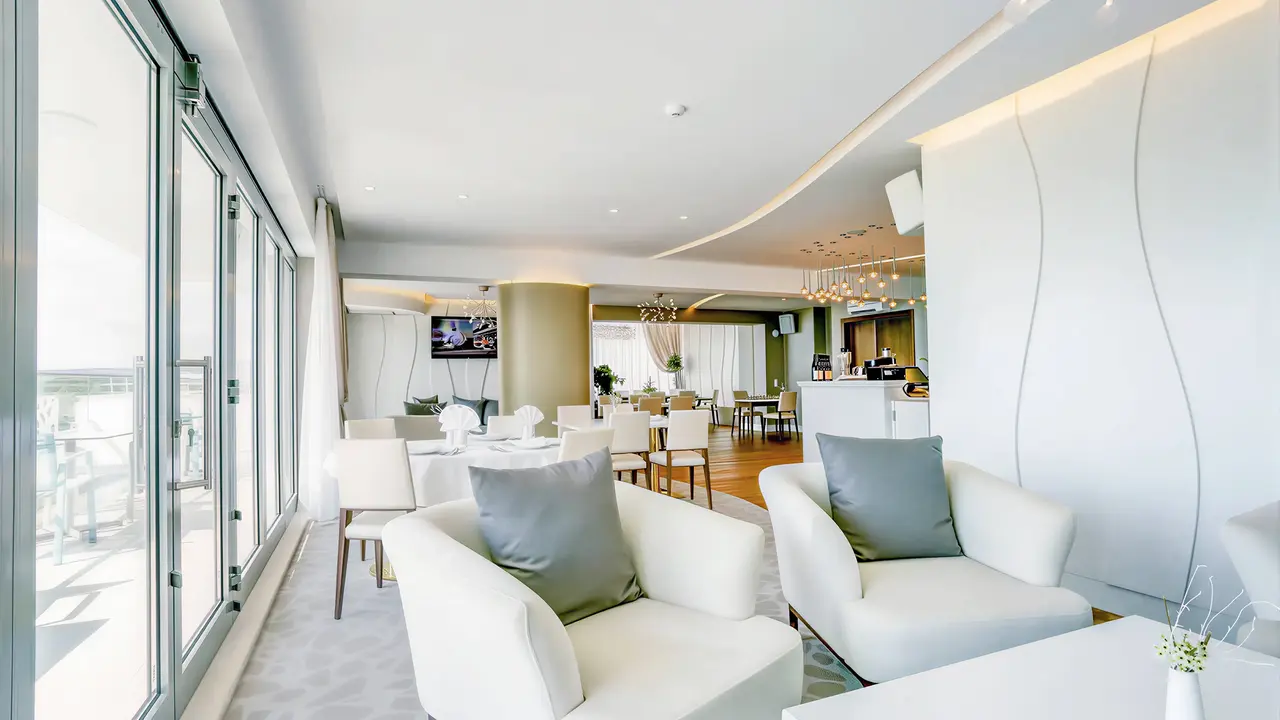 Nowoczesny salon w apartamencie Maritim Paradise Blue Albena