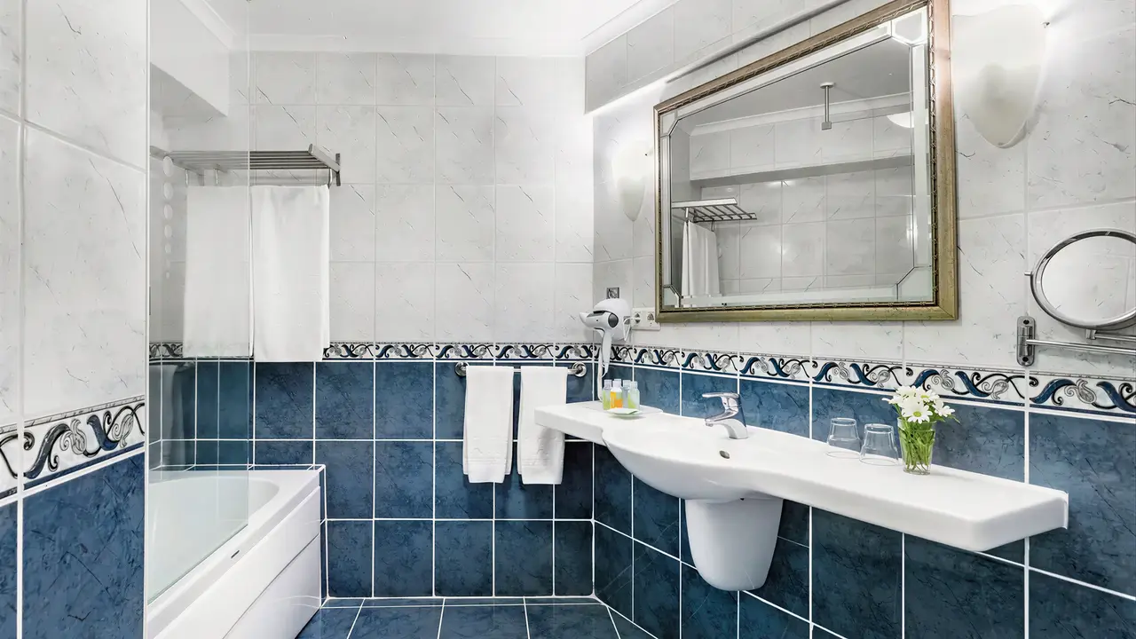 Łazienka w hotelu Marti La Perla