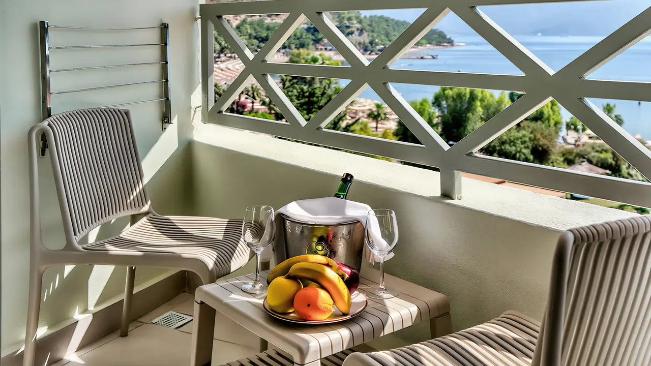 Balkon z widokiem na morze w Marti La Perla