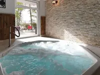 Jacuzzi w strefie wellness Mazuria