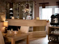 Nowoczesny bar w Mazuria z ekspresem do kawy