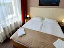 Przytulny pokój z łóżkiem w Mazuria