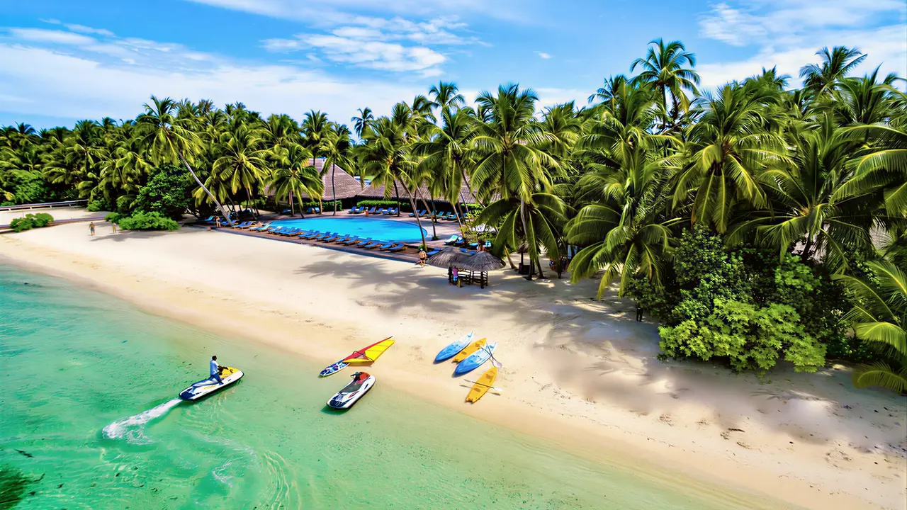 Skutery wodne i kajaki na plaży Medhufushi Island Resort