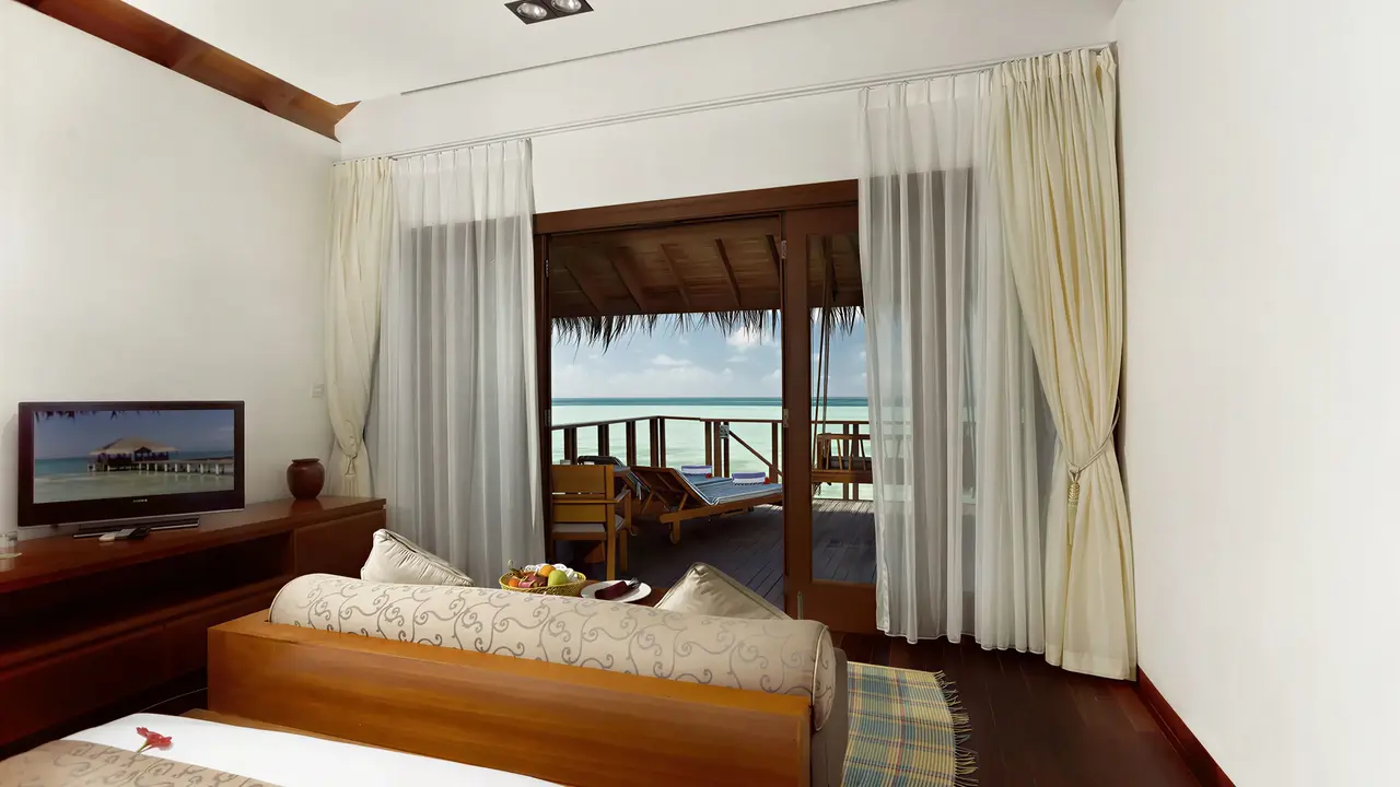 Wnętrze pokoju z widokiem w Medhufushi Island Resort