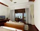 Wnętrze pokoju z widokiem w Medhufushi Island Resort