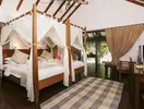Sypialnia z łóżkiem w Medhufushi Island Resort