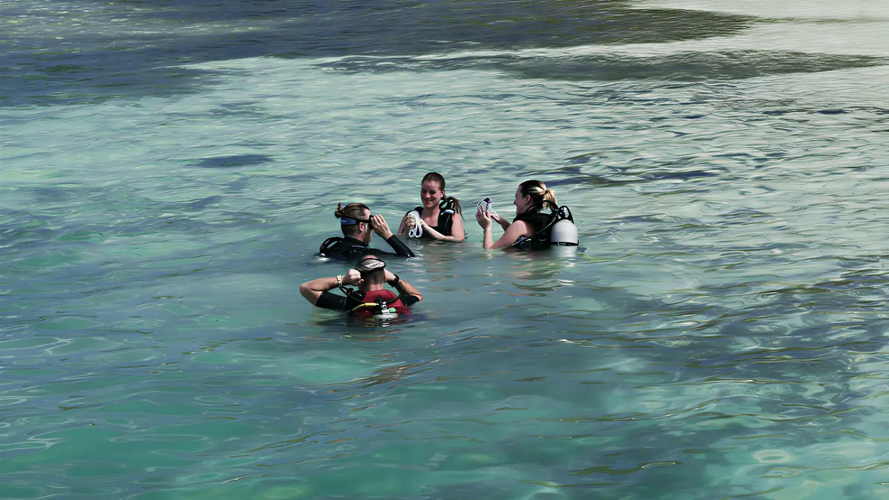 Nurkowanie w wodzie w Medhufushi Island Resort