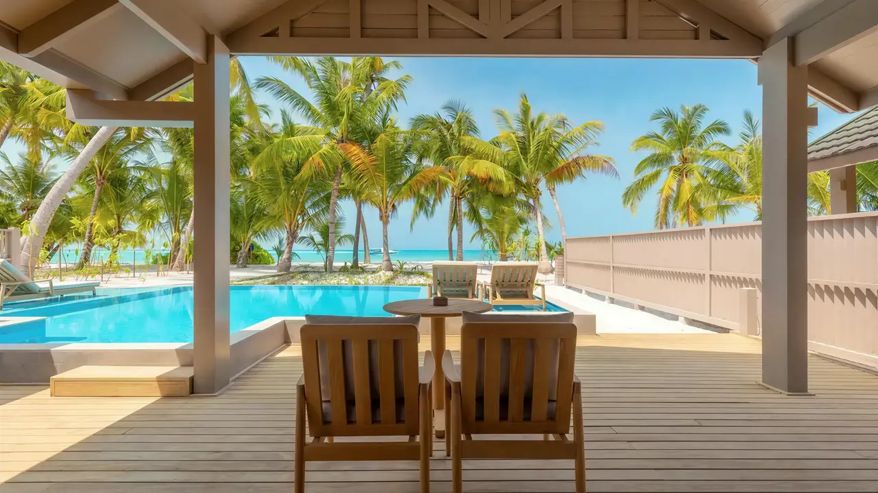 Basen i taras w Meeru Island Resort z widokiem