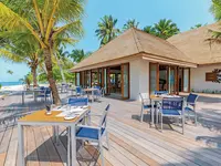 Restauracja na tarasie w Meeru Island Resort