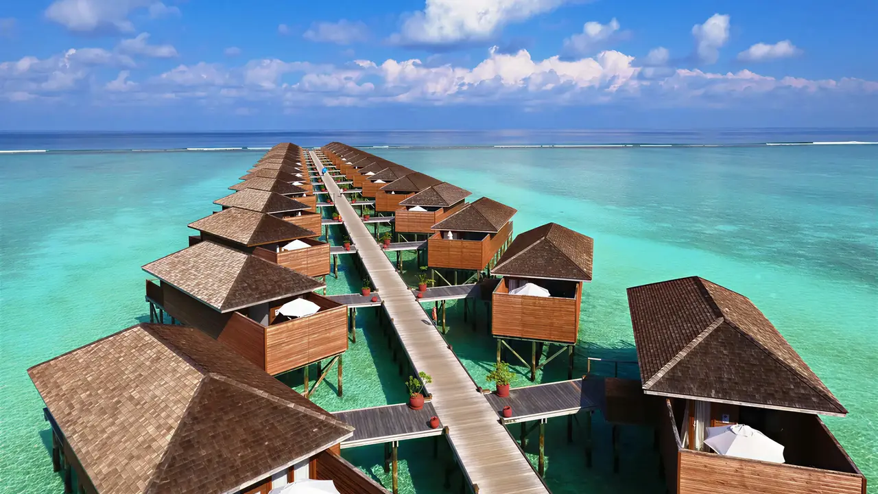Widok na kompleks domków wodnych Meeru Island Resort