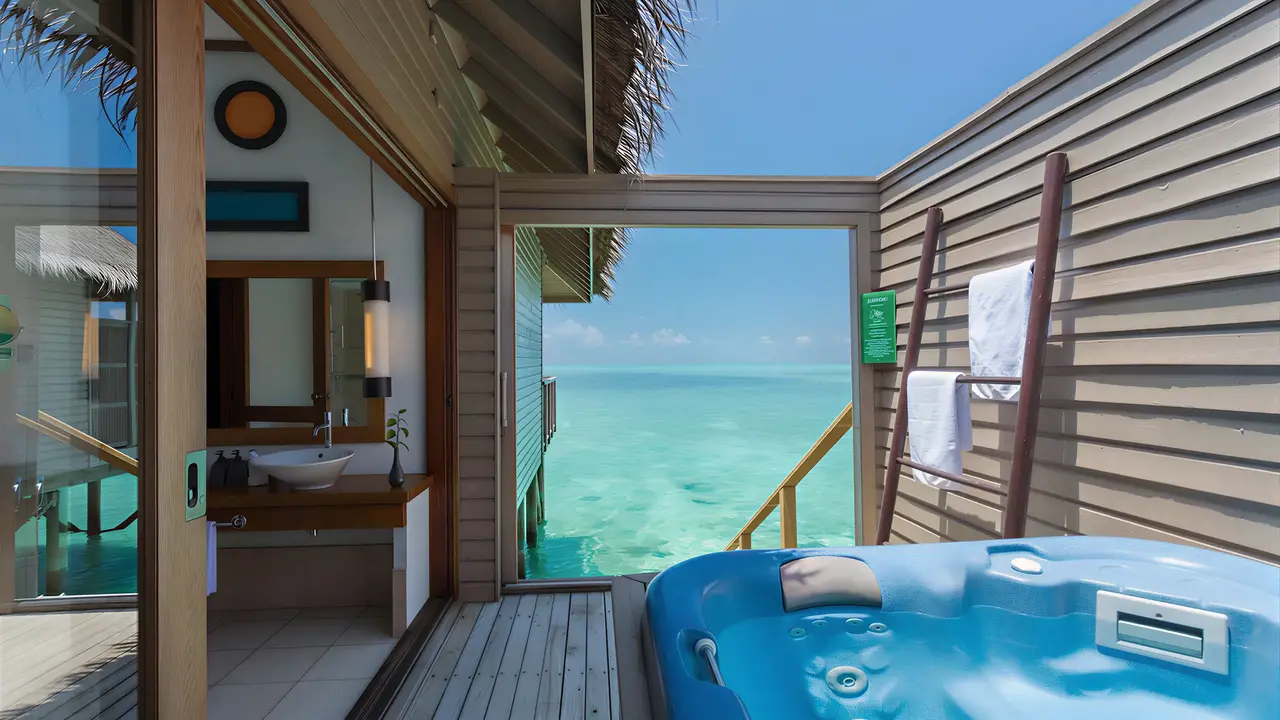 Prywatne jacuzzi na tarasie w Meeru Island Resort