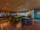 Sala gier w Meeru Island Resort z bilardem