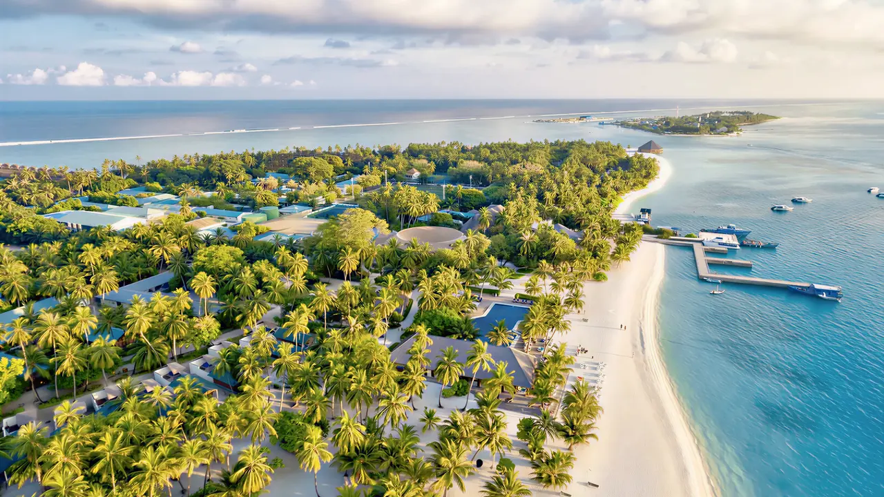 Widok z lotu ptaka na kompleks Meeru Island Resort