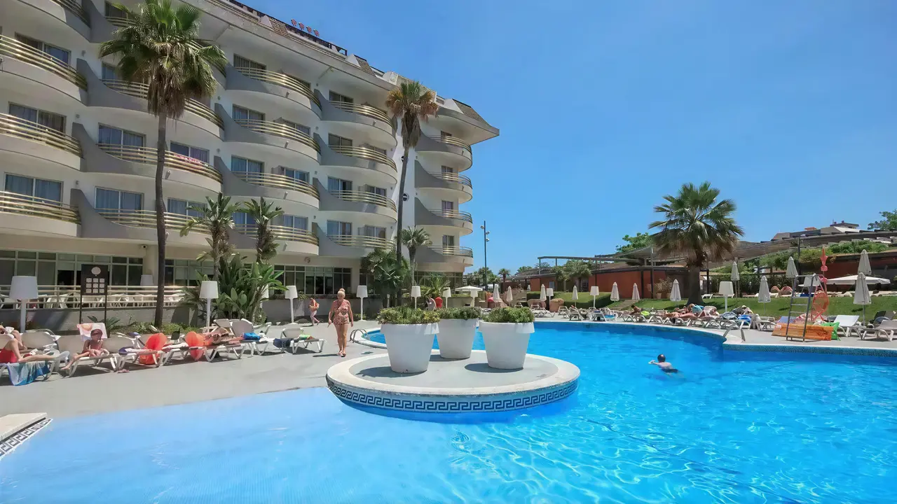 Basen i leżaki w hotelu Mercury