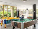 Sala gier w Mercury z bilardem